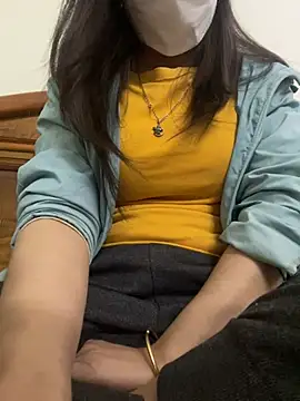 Snapshot of Tuongvy05 chatting on 12.25.24 Tuongvy05 online show from 12.25.24