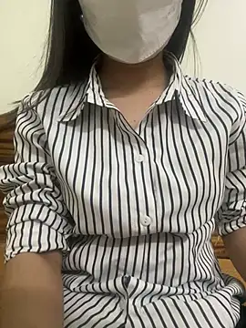 Snapshot of Tuongvy05 chatting on 03.11.25 Tuongvy05 online show from 03.11.25