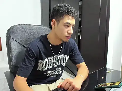 Snapshot of Chandler_ken chatting on 10.30.25 Chandler ken online show from 10.30.25