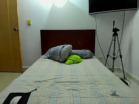 Snapshot of Chandler_ken chatting on 11.17.25 Chandler ken online show from 11.17.25