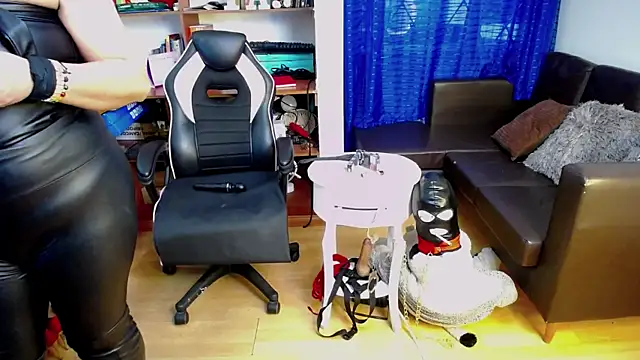 Snapshot of LiaTaylorr chatting on 09.23.25 LiaTaylorr online show from 09.23.25