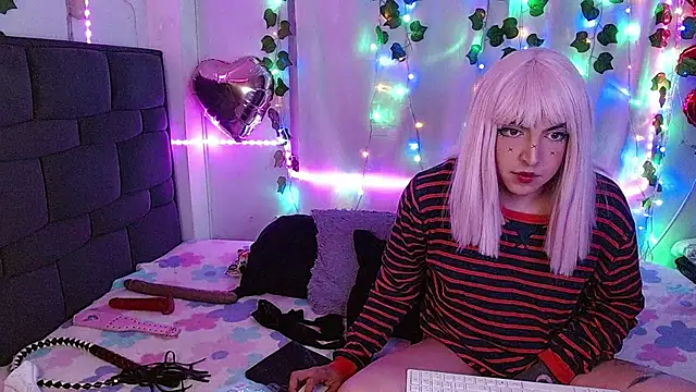 Snapshot of the_lesbian_game chatting on 02.28.25 the lesbian game online show from 02.28.25