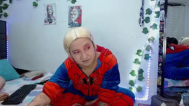 Snapshot of the_lesbian_game chatting on 10.22.25 the lesbian game online show from 10.22.25