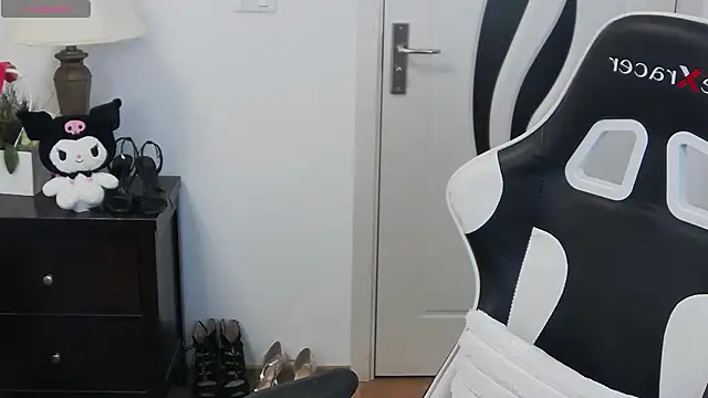 pretty little thing online show from 04.14.26