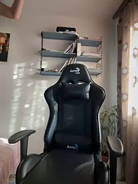 Snapshot of Crazy-Rosa chatting on 12.04.24 Crazy-Rosa online show from 12.04.24