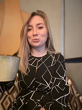 Snapshot of Crazy-Rosa chatting on 01.18.25 Crazy-Rosa online show from 01.18.25