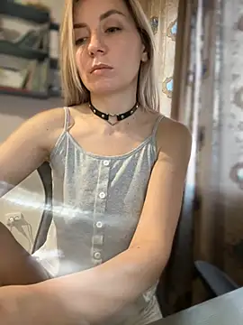 Snapshot of Crazy-Rosa chatting on 02.15.25 Crazy-Rosa online show from 02.15.25