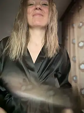 Snapshot of Crazy-Rosa chatting on 02.16.25 Crazy-Rosa online show from 02.16.25