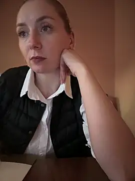 Snapshot of Crazy-Rosa chatting on 03.12.25 Crazy-Rosa online show from 03.12.25