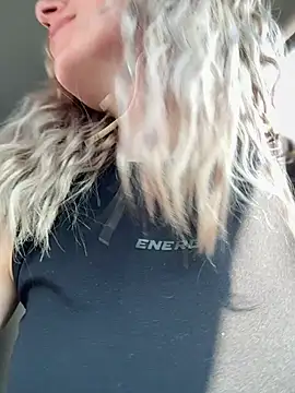 Snapshot of Crazy-Rosa chatting on 03.16.25 Crazy-Rosa online show from 03.16.25