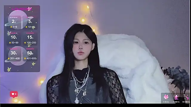 Snapshot of O0_0Q chatting on 12.29.24 O0 0Q online show from 12.29.24