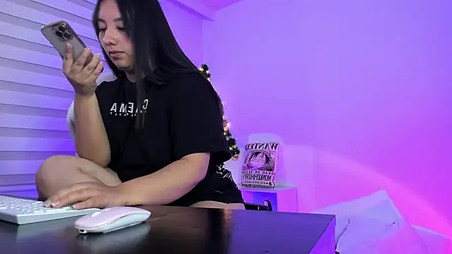 Snapshot of Gaby_Miller22 chatting on 12.11.24 Gaby Miller22 online show from 12.11.24