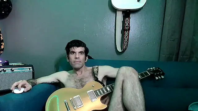 Snapshot of FlannelDong chatting on 11.13.25 FlannelDong online show from 11.13.25