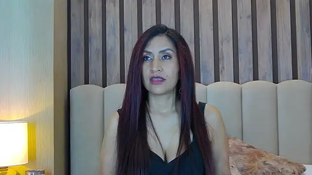 MonicaMoret online show from 01.24.25