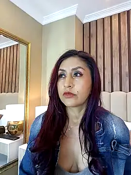 MonicaMoret online show from 01.28.25