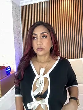 MonicaMoret online show from 09.25.25