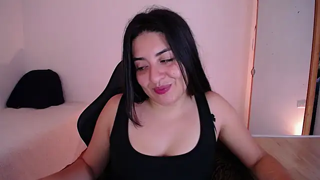 Snapshot of moritalatina chatting on 05.27.26 moritalatina online show from 05.27.26