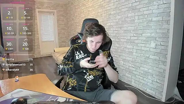 Snapshot of iliaskrislove chatting on 03.16.25 iliaskrislove online show from 03.16.25