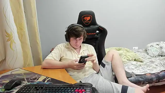 Snapshot of iliaskrislove chatting on 09.15.25 iliaskrislove online show from 09.15.25