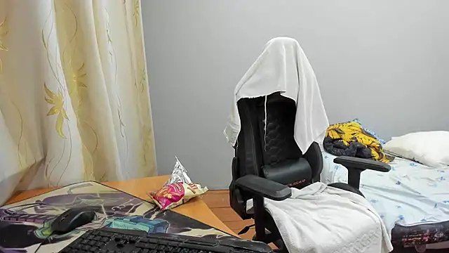 Snapshot of iliaskrislove chatting on 10.01.25 iliaskrislove online show from 10.01.25