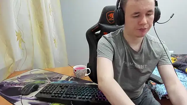 Snapshot of iliaskrislove chatting on 10.15.25 iliaskrislove online show from 10.15.25