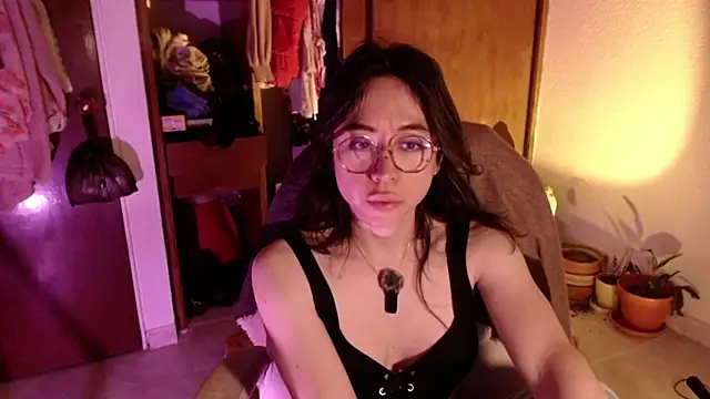 emily pearl  online show from 10.16.25