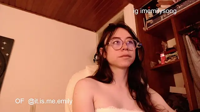 Snapshot of emily_pearl_ chatting on 03.19.26 emily pearl online show from 03.19.26