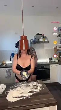 Snapshot of Sub-Mila chatting on 10.05.25 Sub-Mila online show from 10.05.25