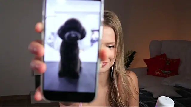 ella twinkl online show from 12.04.25