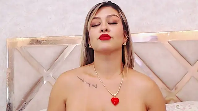 Snapshot of JoannaStanford chatting on 03.11.25 JoannaStanford online show from 03.11.25