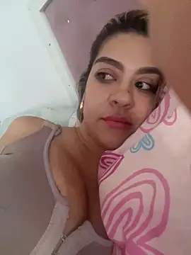 Snapshot of JoannaStanford chatting on 10.20.25 JoannaStanford online show from 10.20.25