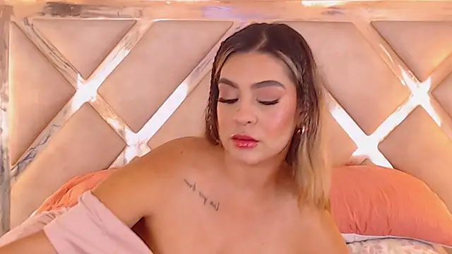 Snapshot of JoannaStanford chatting on 11.14.25 JoannaStanford online show from 11.14.25