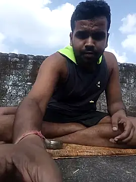 Snapshot of MeFeellove chatting on 11.05.25 MeFeellove online show from 11.05.25