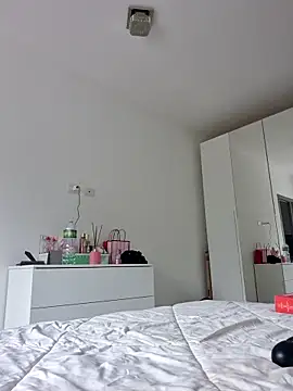 Emily Posh online show from 09.25.25