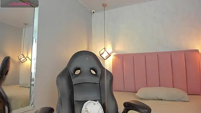 SUNNYCYRUS online show from 03.13.26