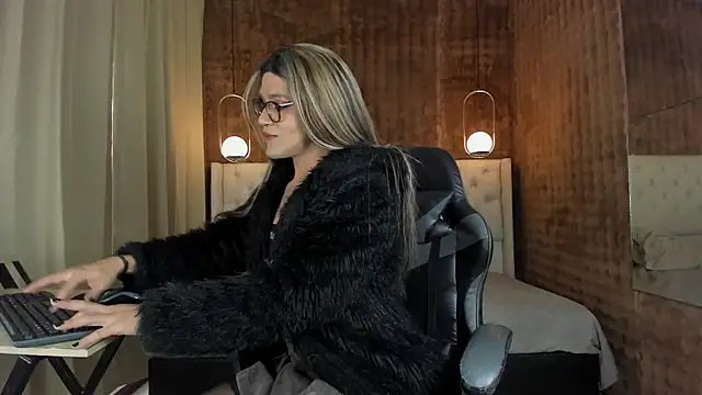 Snapshot of vitta_alfayed chatting on 01.05.25 vitta alfayed online show from 01.05.25