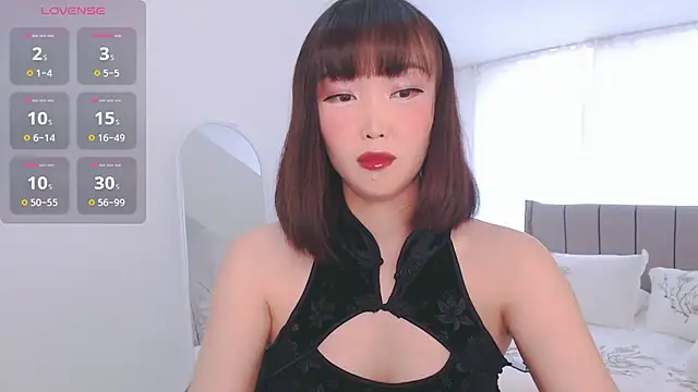 Snapshot of TumiLio chatting on 03.05.25 TumiLio online show from 03.05.25