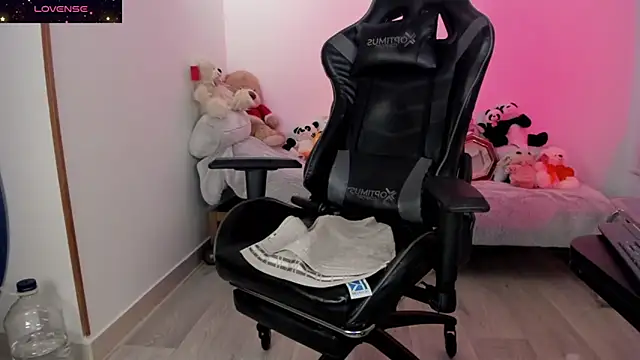 Biancastrongg online show from 02.20.26