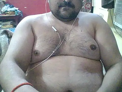 Snapshot of ARYANAVAILABLE chatting on 05.13.26 ARYANAVAILABLE online show from 05.13.26