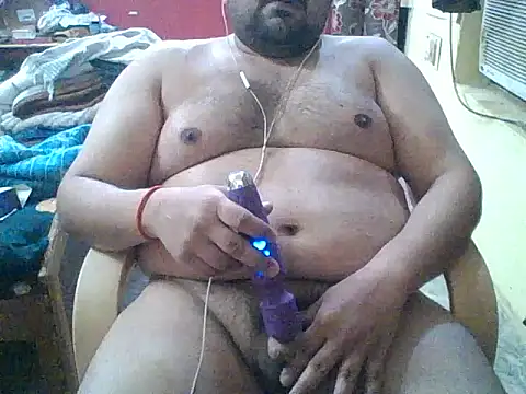 Snapshot of ARYANAVAILABLE chatting on 05.18.26 ARYANAVAILABLE online show from 05.18.26
