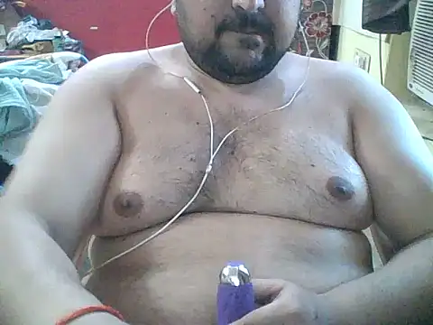Snapshot of ARYANAVAILABLE chatting on 05.20.26 ARYANAVAILABLE online show from 05.20.26
