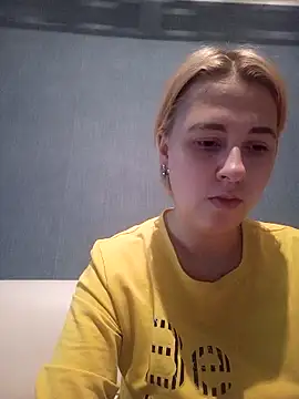 Snapshot of Gussie_Bridie chatting on 12.06.24 Gussie Bridie online show from 12.06.24