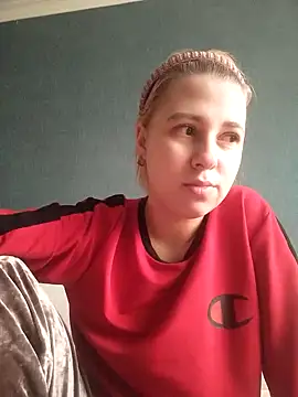 Snapshot of Gussie_Bridie chatting on 12.14.24 Gussie Bridie online show from 12.14.24