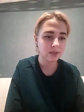 Snapshot of Gussie_Bridie chatting on 12.17.24 Gussie Bridie online show from 12.17.24