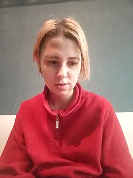 Snapshot of Gussie_Bridie chatting on 12.21.24 Gussie Bridie online show from 12.21.24