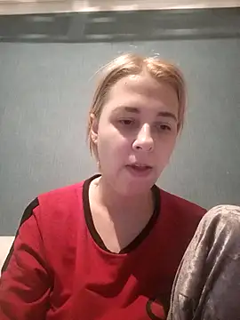 Snapshot of Gussie_Bridie chatting on 01.05.25 Gussie Bridie online show from 01.05.25