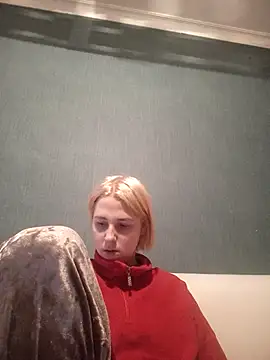 Snapshot of Gussie_Bridie chatting on 01.06.25 Gussie Bridie online show from 01.06.25