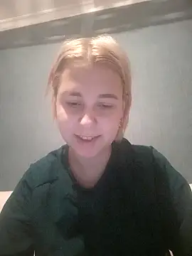 Snapshot of Gussie_Bridie chatting on 01.18.25 Gussie Bridie online show from 01.18.25