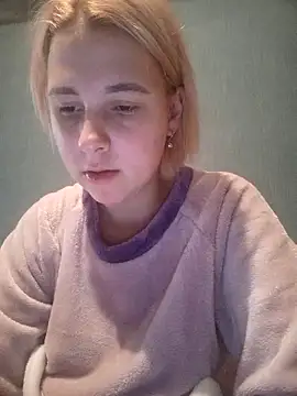 Snapshot of Gussie_Bridie chatting on 01.22.25 Gussie Bridie online show from 01.22.25