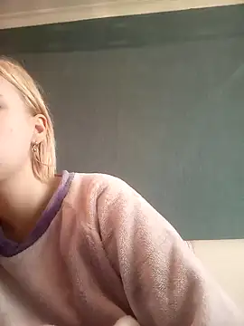 Snapshot of Gussie_Bridie chatting on 01.25.25 Gussie Bridie online show from 01.25.25